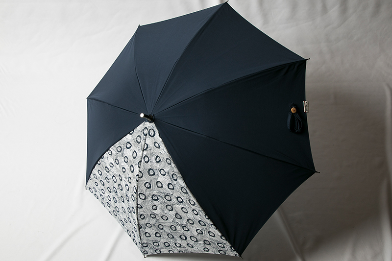 使用者に配慮した機能性ある洋傘